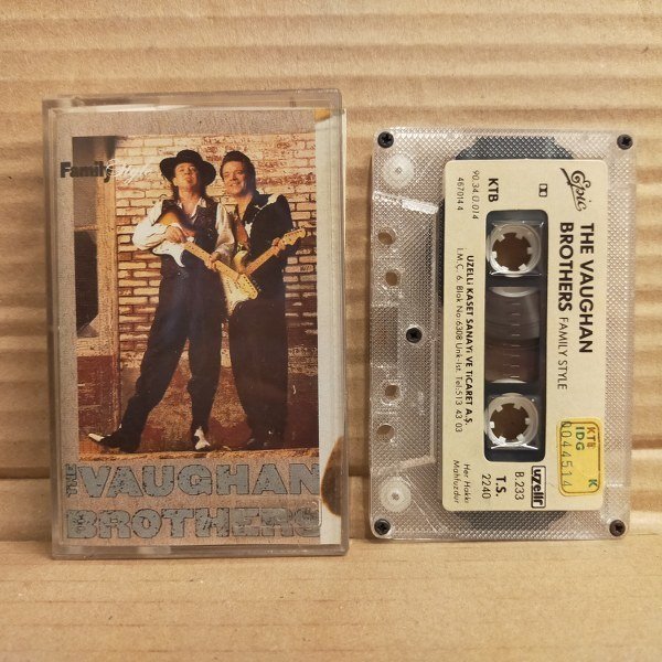 THE VAUGHAN BROTHERS – FAMILY STYLE (1990) - KASET 2.EL