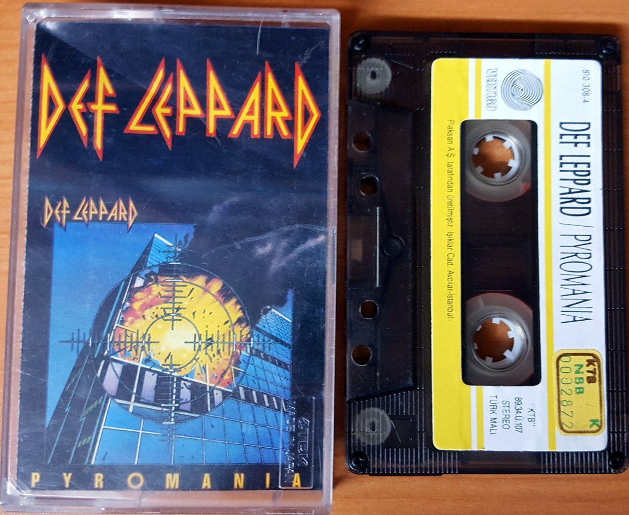 DEF LEPPARD - PYROMANIA (1989) PLAKSAN CASSETTE MADE IN TURKEY ''USED''