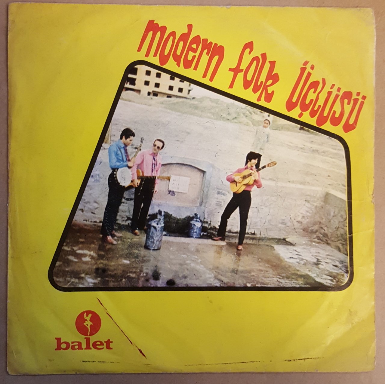 MODERN FOLK ÜÇLÜSÜ - TELLO / SU GELİR ARK UYANIR - 7'' 45 DEVİR KAPAKLI BALET 2.EL
