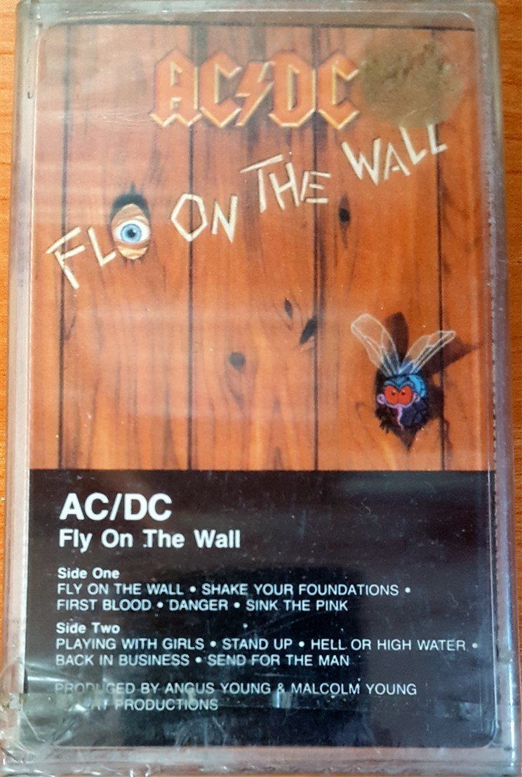 AC/DC - FLY ON THE WALL - CASSETTE MADE IN TURKEY ''NEW''