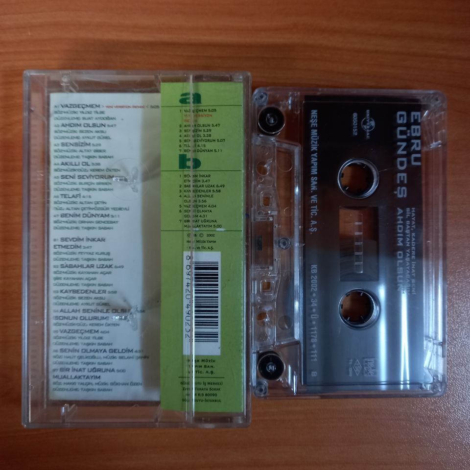 EBRU GÜNDEŞ - AHDIM OLSUN / HAYAT KADERE İNAT SENİ SİL BAŞTAN YAŞAYACAĞIM (2002) - KASET 2.EL
