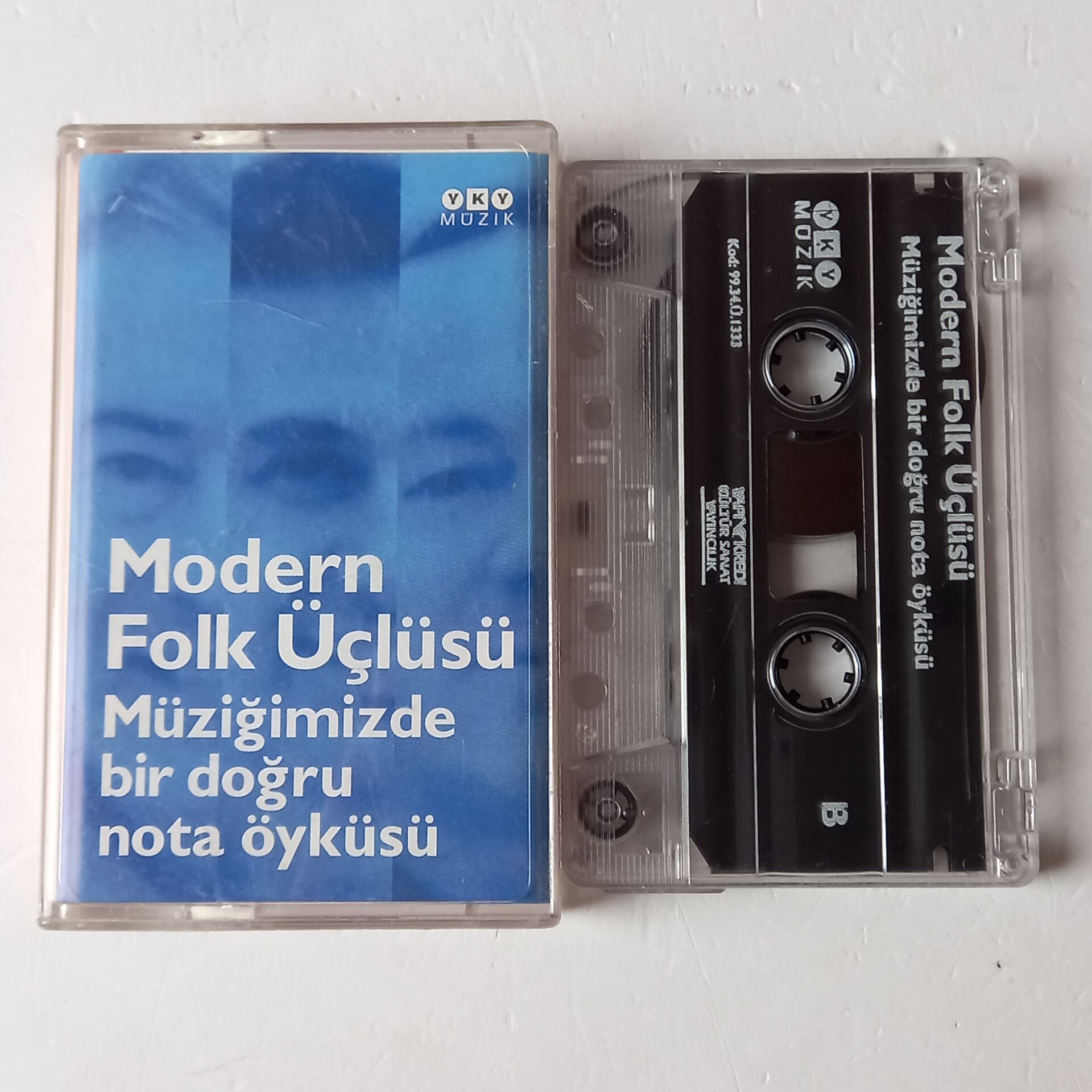 MODERN FOLK ÜÇLÜSÜ - MÜZİĞİMİZDE BİR DOĞRU NOTA ÖYKÜSÜ (1999) - KASET 2.EL