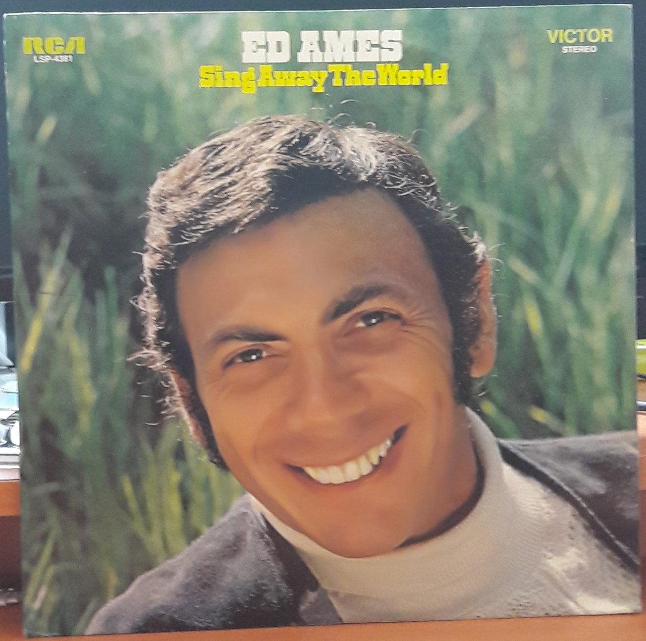 ED AMES - SING AWAY THE WORLD (1970) - LP 2.EL PLAK