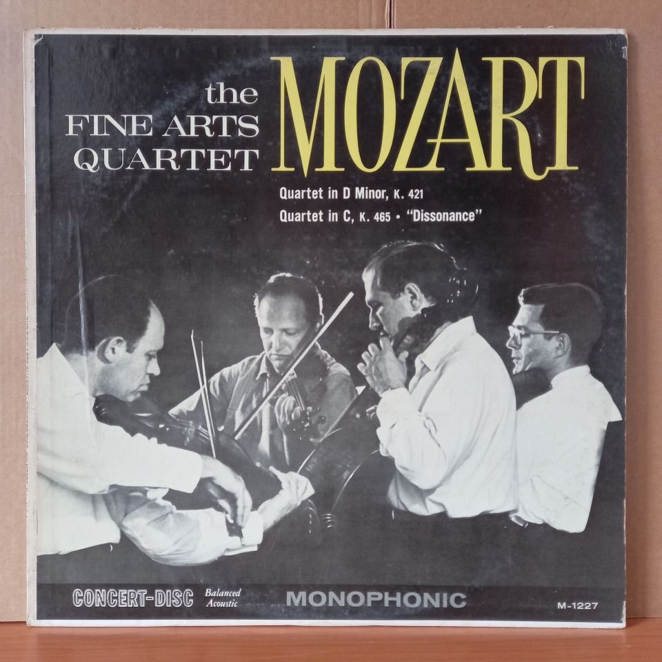 MOZART: QUARTET IN D MINOR, K. 421 / QUARTET IN C, K. 465 - ''DISSONANCE'' / THE FINE ARTS QUARTET (1961) - LP 2.EL PLAK
