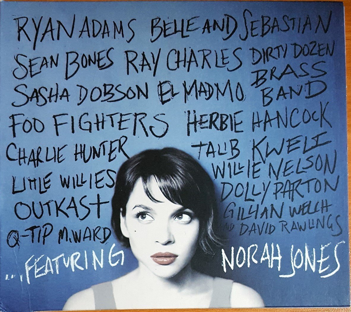 NORAH JONES - FEATURING / RYAN ADAMS, BELLE AND SEBASTIAN, FOO FIGHTERS, HERBIE HANCOCK, OUTKAST (2010) BLUE NOTE CD 2.EL