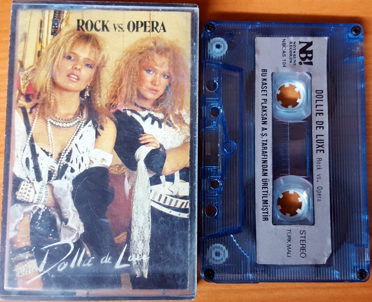 DOLLIE DE LUXE - ROCK VS OPERA (1984) PLAKSAN CASSETTE MADE IN TURKEY ''USED''