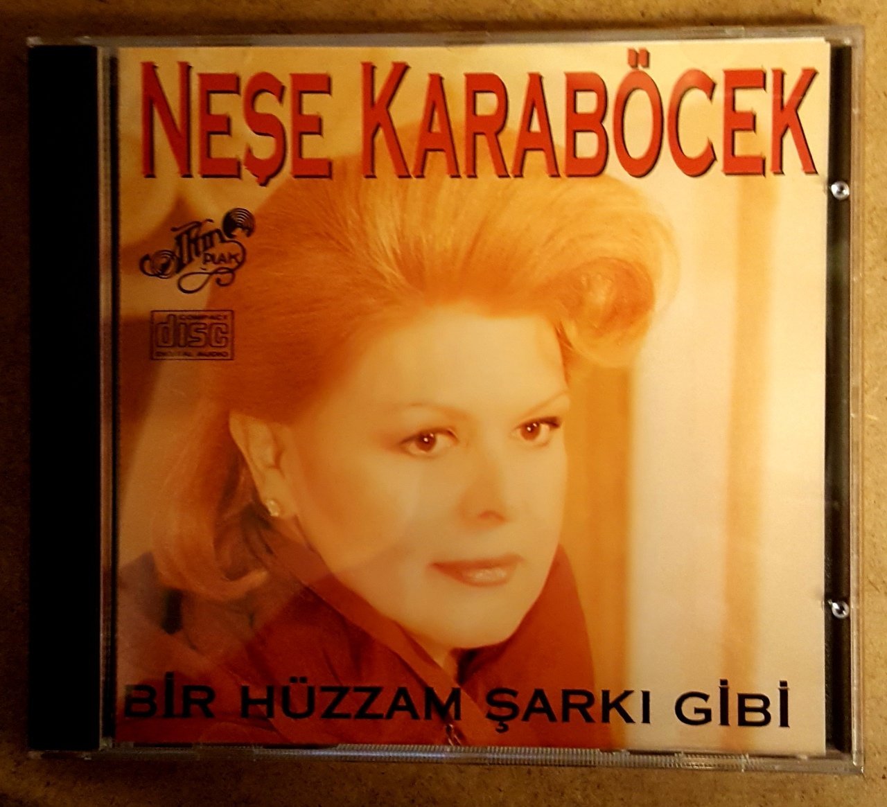 NEŞE KARABÖCEK - BİR HÜZZAM ŞARKI GİBİ (1993) - CD ALTIN PLAK 2.EL