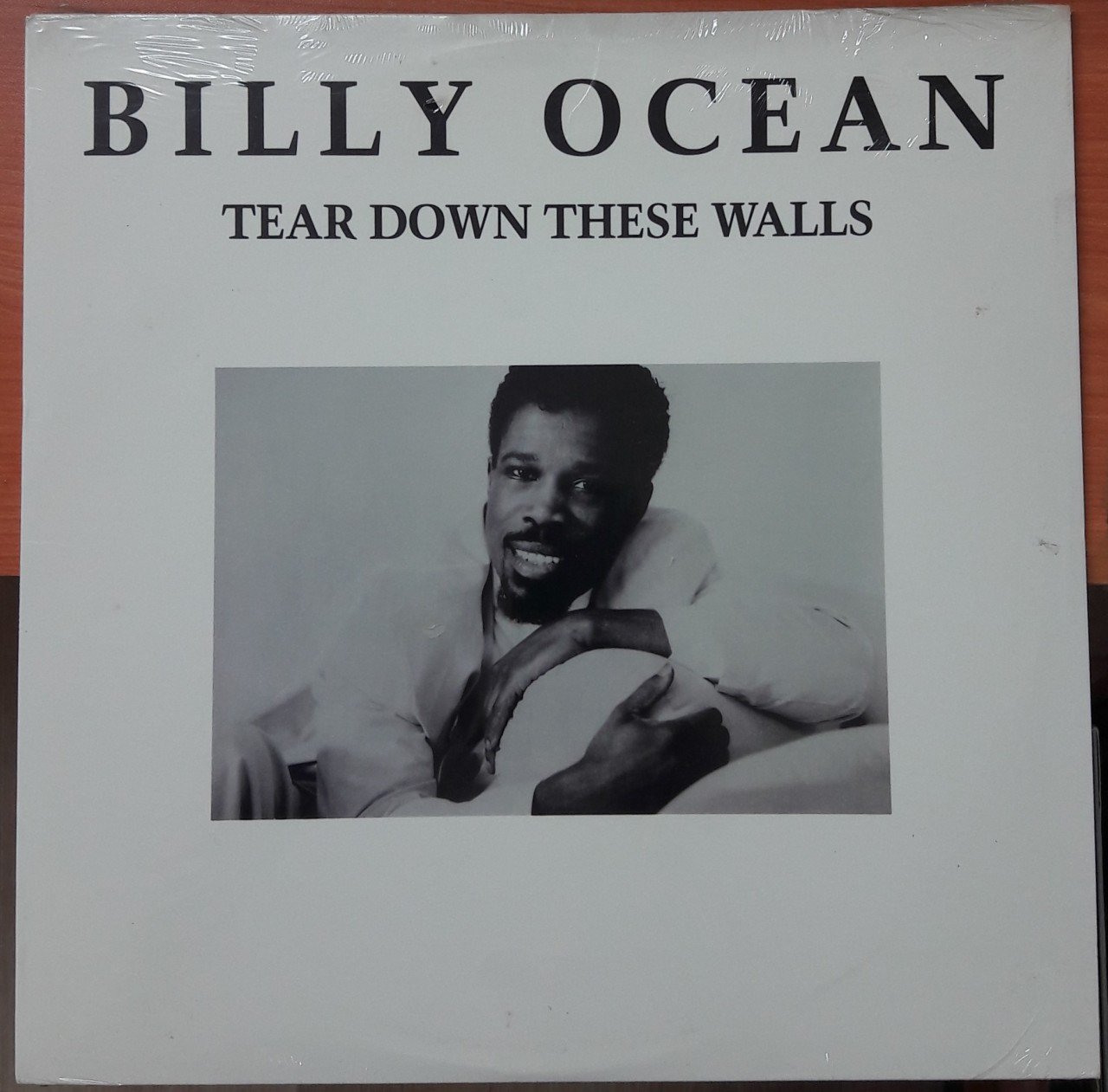 BILLY OCEAN - TEAR DOWN THESE WALLS (1988) - DÖNEM BASKISI PLAK SIFIR