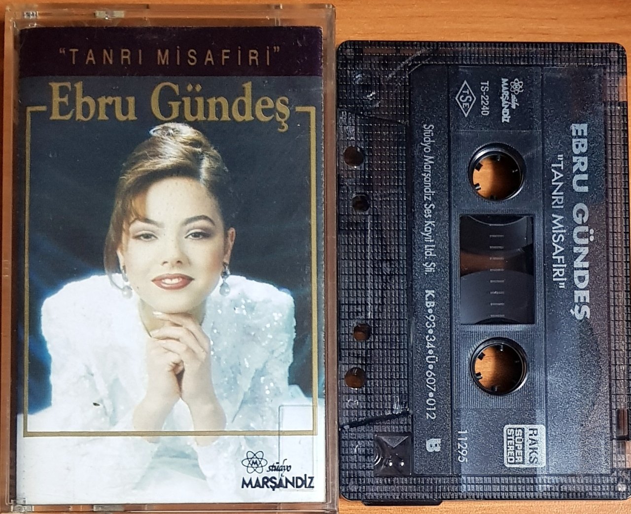 EBRU GÜNDEŞ - TANRI MİSAFİRİ (1993) STÜDYO MARŞANDİZ KASET 2.EL