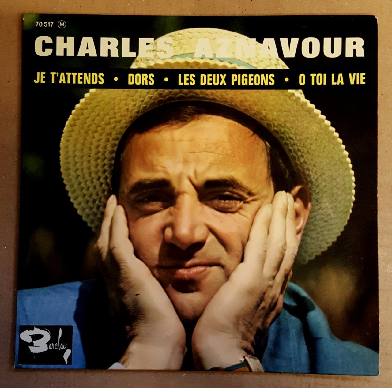 CHARLES AZNAVOUR - JE T'ATTENDS / DORS / LES DEUX PIGEONS / O TOI LA VIE (1963) - 7'' 45 DEVİR 2.EL PLAK
