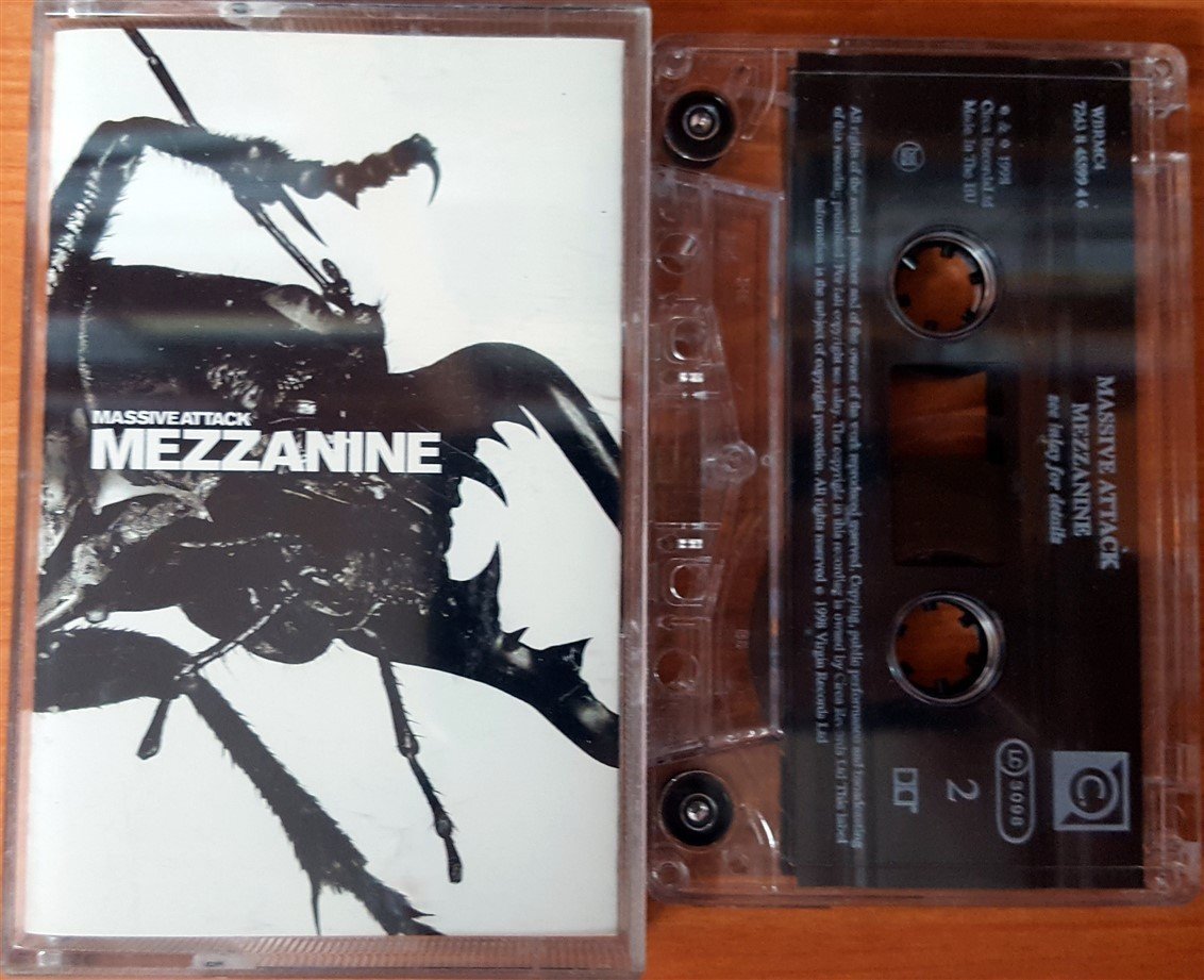 MASSIVE ATTACK - MEZZANINE (1998) CASSETTE MADE IN EU ''USED''