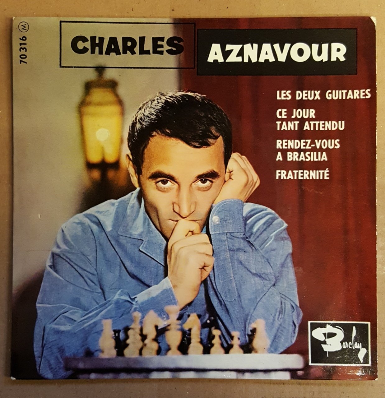 CHARLES AZNAVOUR - LES DEUX GUITARES / CE JOUR TANT ATTENDU / RENDEZ-VOUS A BRASILIA / FRATERNITE (1960) - 7'' 45 DEVİR 2.EL PLAK