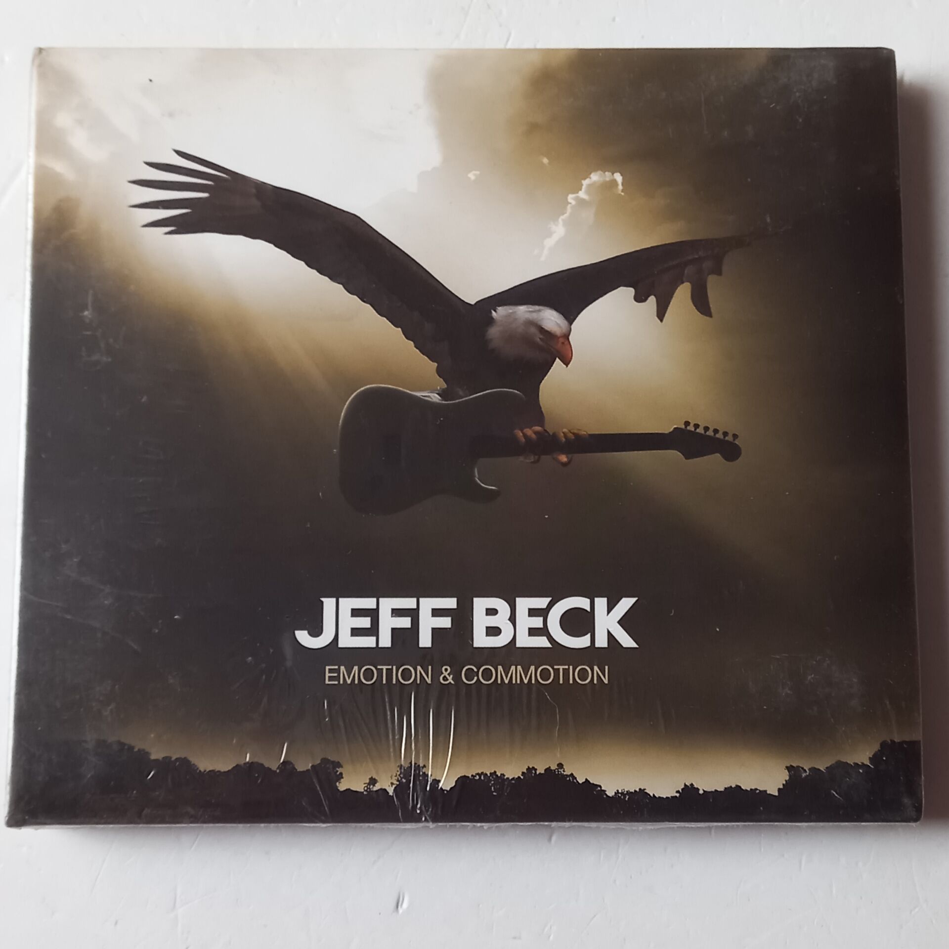 JEFF BECK – EMOTION & COMMOTION (2010) - CD + DVD AMBALAJINDA SIFIR
