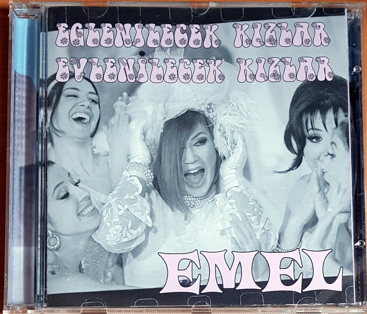 EMEL MÜFTÜOĞLU - EĞLENİLECEK KIZLAR EVLENİLECEK KIZLAR (2007) DMC CD 2.EL