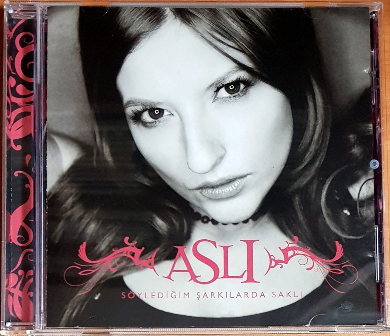 ASLI - SÖYLEDİĞİM ŞARKILARDA SAKLI (2007) NR1 CD 2.EL