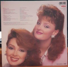THE JUDDS - ROCKIN' WITH THE RHYTHM (1985) - PLAK 2.EL