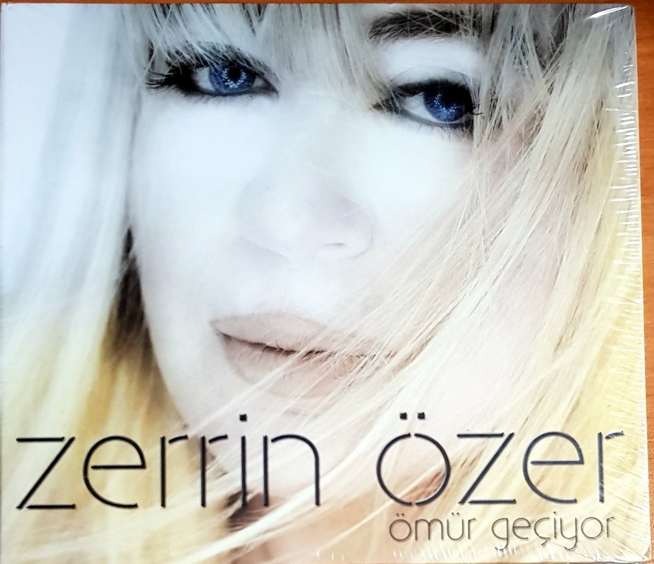 ZERRİN ÖZER - ÖMÜR GEÇİYOR (2007) OZAN CD SIFIR