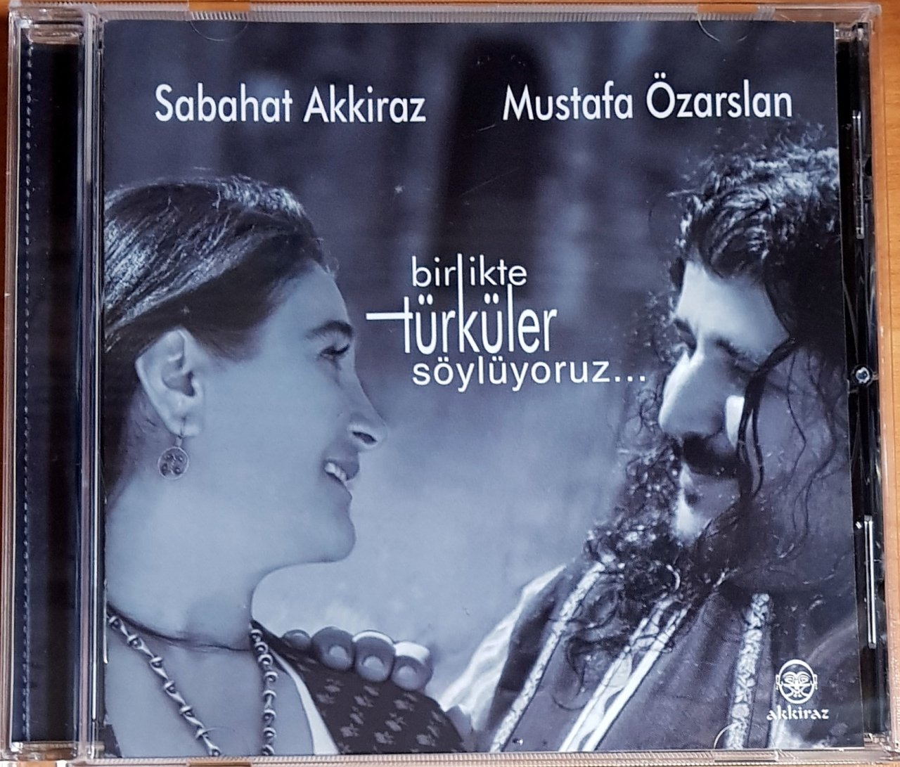SABAHAT AKKİRAZ & MUSTAFA ÖZARSLAN - BİRLİKTE TÜRKÜLER SÖYLÜYORUZ (2008) AKKİRAZ CD 2.EL