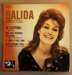 DALIDA - JE L'ATTENDS / QUE SONT DEVENUES LES FLEURS / LE JOUR LE PLUS LONG / PETIT ELEPHANT TWIST (1962) - 7'' 45 DEVİR 2.EL PLAK