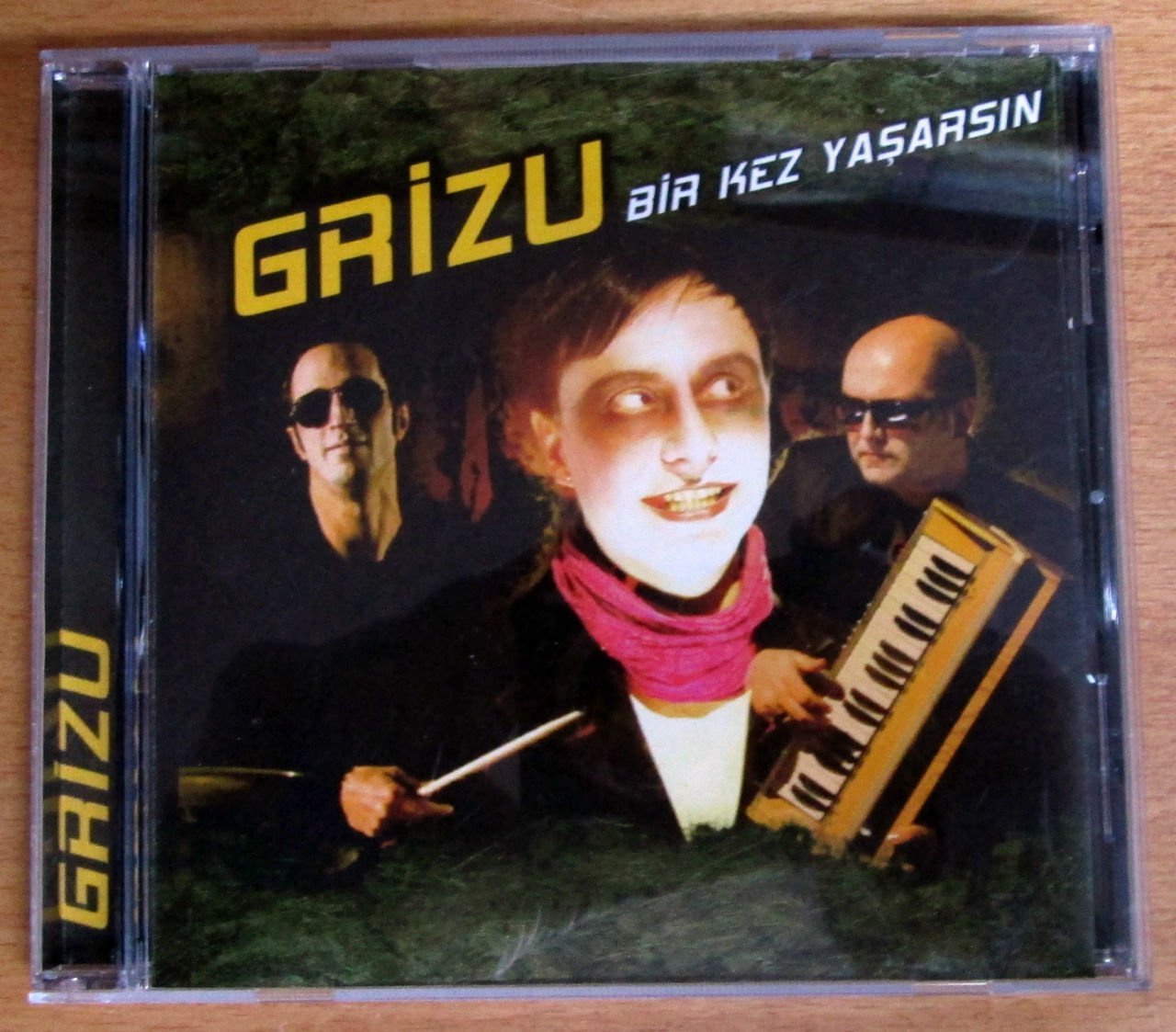 GRİZU - BİR KEZ YAŞARSIN CD 2.EL