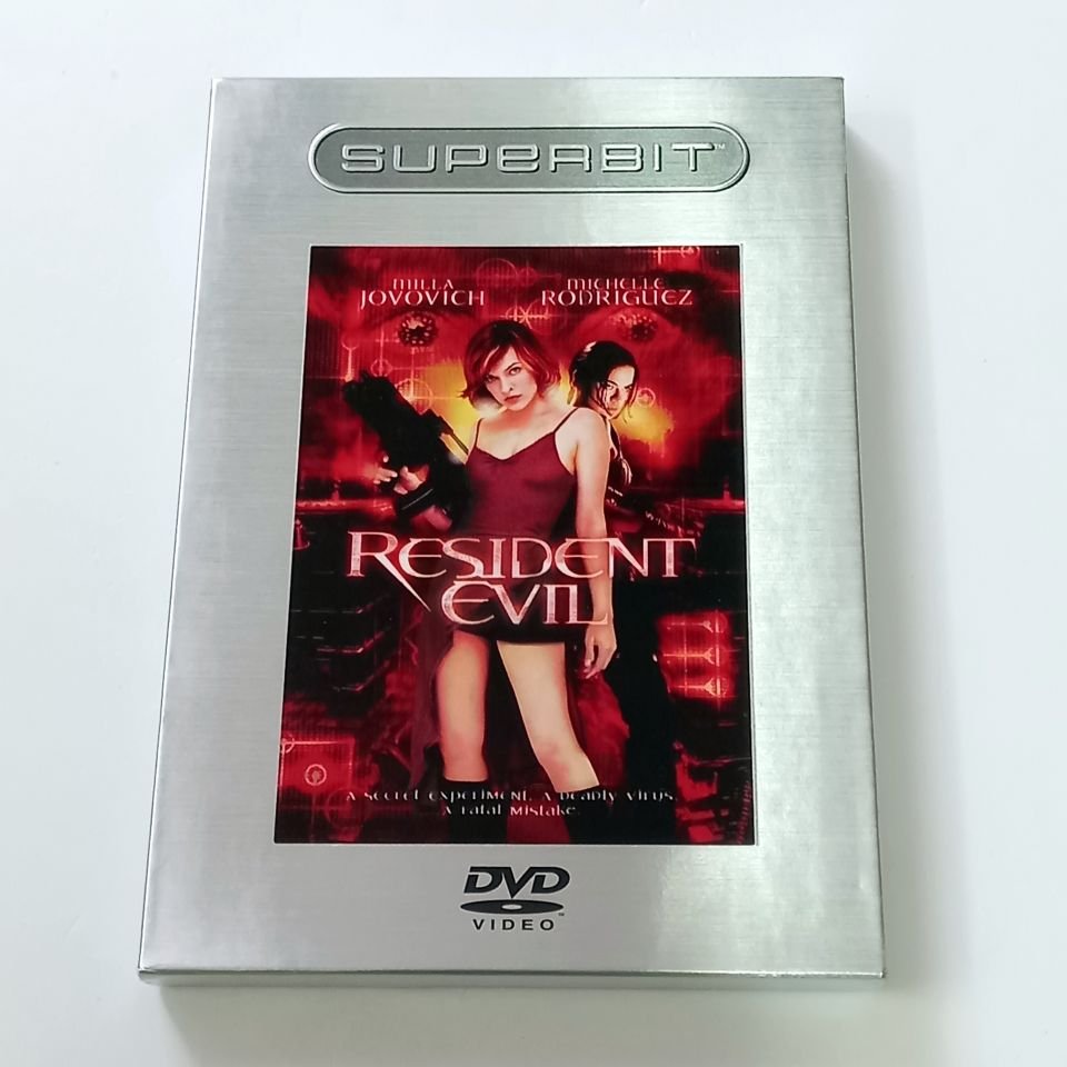 RESIDENT EVIL - MILLA JOVOVICH, MICHELLE RODRIGUEZ - YÖN.: PAUL W.S. ANDERSON - DVD SUPERBIT COLLECTION SLIPCOVER 2.EL 1. BÖLGE TR ALTYAZI YOKTUR