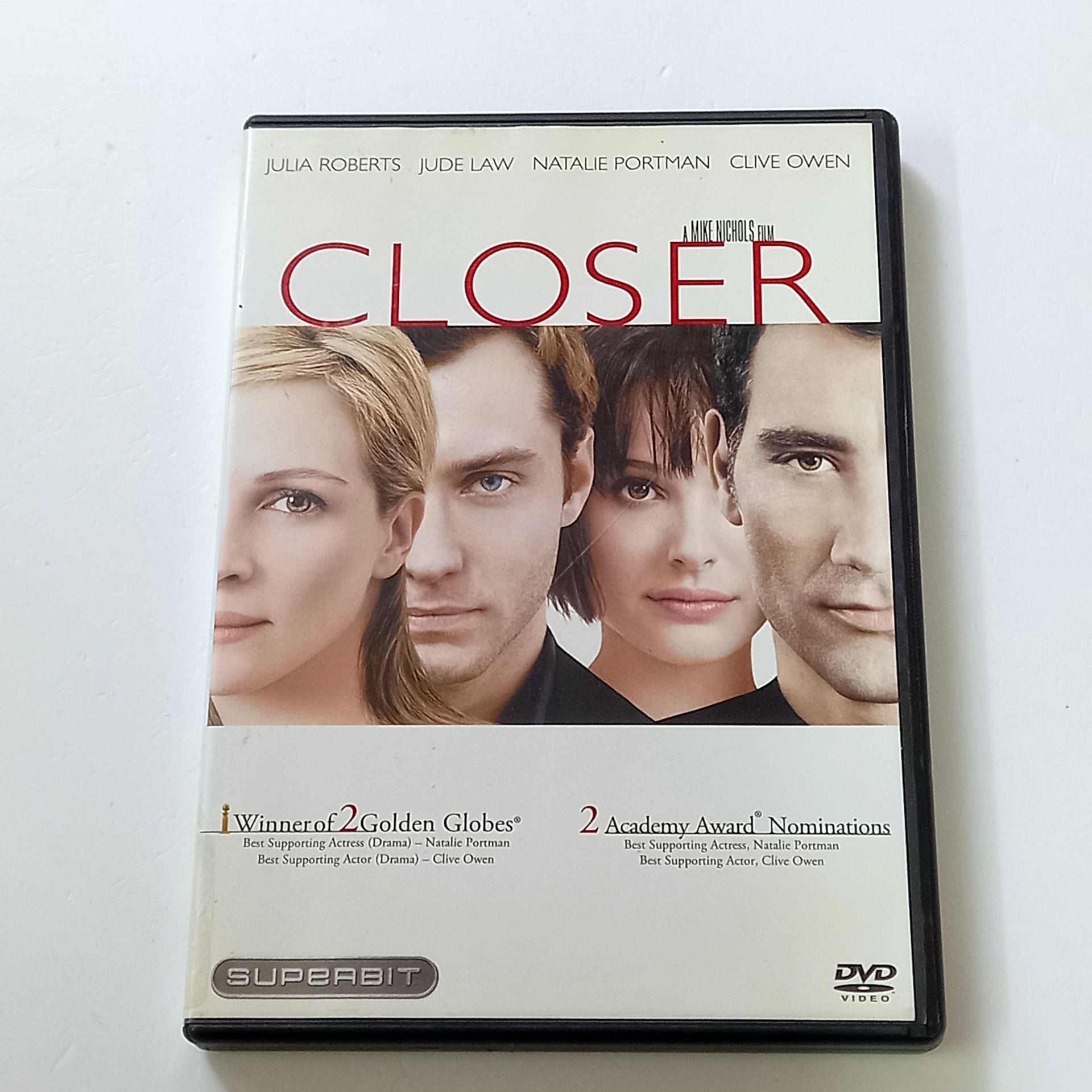 CLOSER - JULIA ROBERTS, JUDE LAW, NATALIE PORTMAN, CLIVE OWEN - YÖN.: MIKE NICHOLS - DVD SUPERBIT COLLECTION 2.EL 1. BÖLGE TR ALTYAZI YOKTUR
