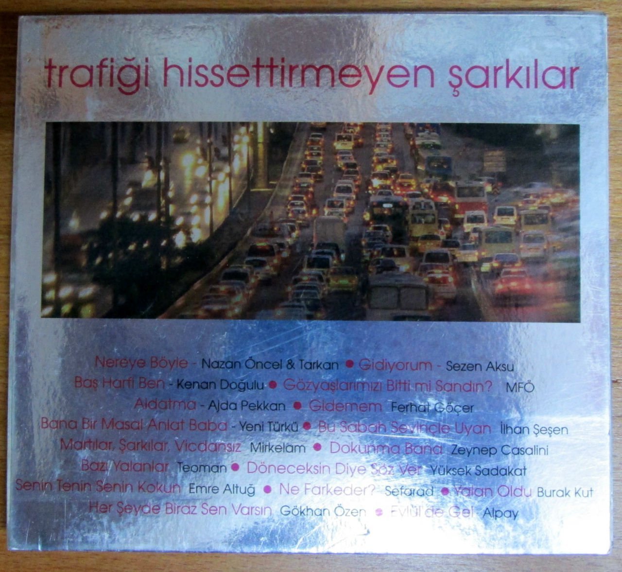 TRAFİĞİ HİSSETTİRMEYEN ŞARKILAR - CD - 2.EL