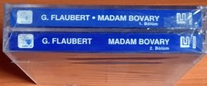 G. FLAUBERT - MADAM BOVARY / SESLENDİREN: TUNA EGEMEN, MÜZİKLENDİREN: ERHAN ERSİN / 1. VE 2. BÖLÜM (2000) - 4KASET SESLİ KİTAP SIFIR