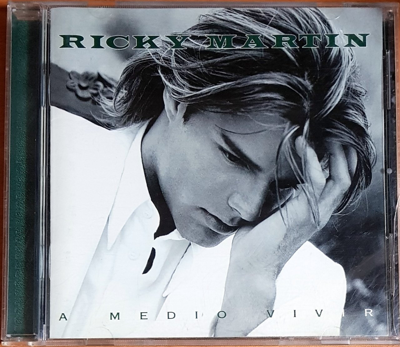 RICKY MARTIN - A MEDIO VIVIR (1995) SONY LATIN CD 2.EL