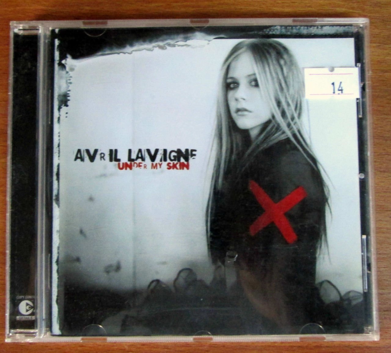 AVRIL LAVIGNE - UNDER MY SKIN - CD 2.EL