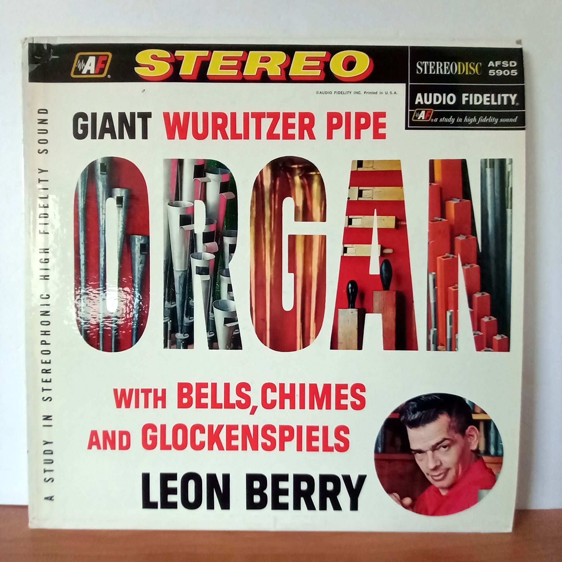 GIANT WURLITZER PIPE ORGAN WITH BELLS, CHIMES AND GLOCKENSPIELS / LEON BERRY (1961) - LP 2.EL PLAK