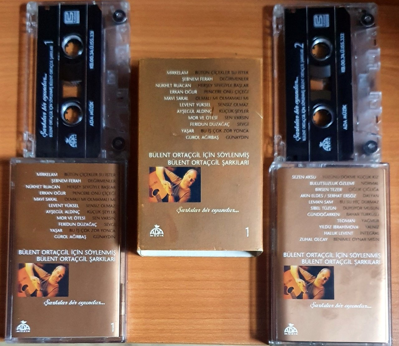 BÜLENT ORTAÇGİL İÇİN SÖYLENMİŞ BÜLENT ORTAÇGİL ŞARKILARI / SEZEN AKSU, MİRKELAM, MAVİ SAKAL, YAŞAR, TEOMAN, LEMAN SAM (2000) - ADA MÜZİK 2KASET 2.EL