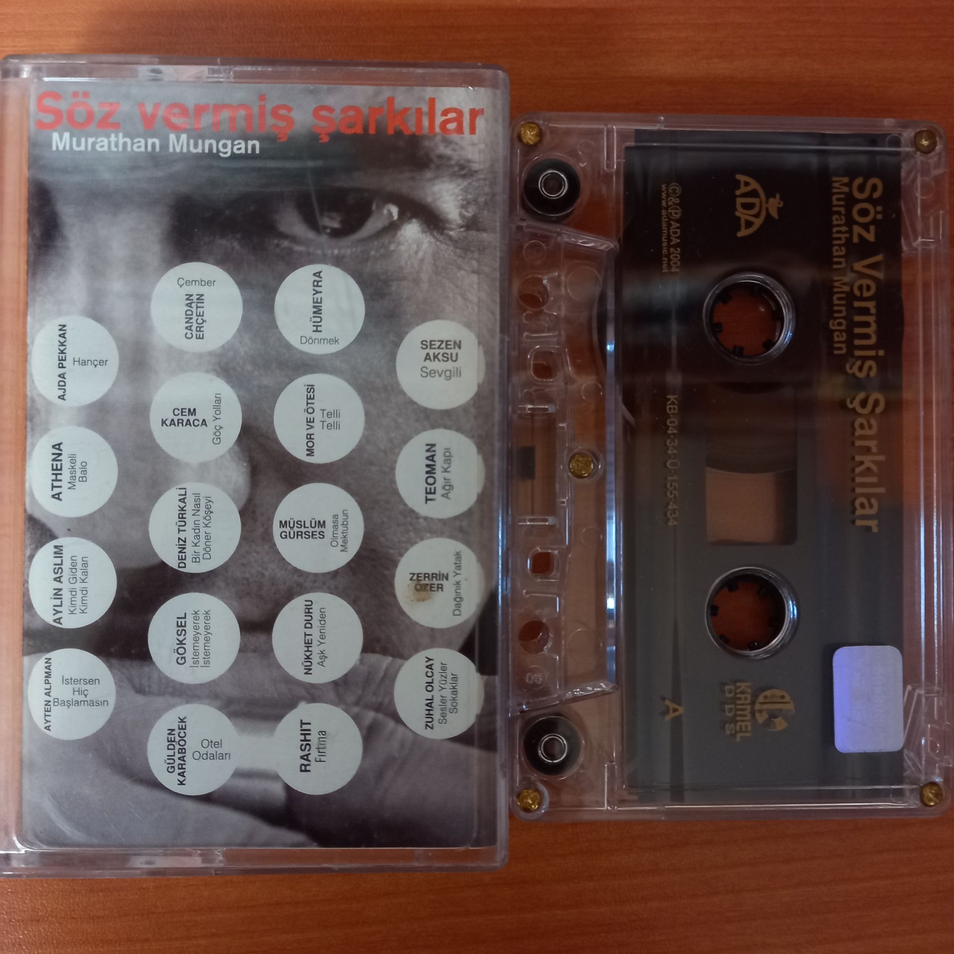 MURATHAN MUNGAN - SÖZ VERMİŞ ŞARKILAR / AJDA PEKKAN, ATHENA, CEM KARACA, TEOMAN, SEZEN AKSU, MOR VE ÖTESİ, GÖKSEL, MÜSLÜM GÜRSES (2004) - KASET 2.EL