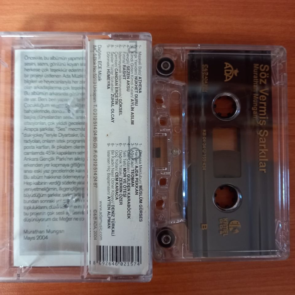 MURATHAN MUNGAN - SÖZ VERMİŞ ŞARKILAR / AJDA PEKKAN, ATHENA, CEM KARACA, TEOMAN, SEZEN AKSU, MOR VE ÖTESİ, GÖKSEL, MÜSLÜM GÜRSES (2004) - KASET 2.EL