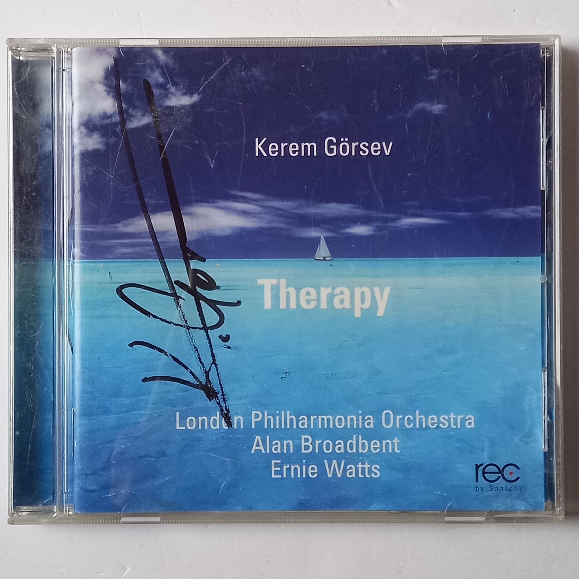 KEREM GÖRSEV, LONDON PHILHARMONIA ORCHESTRA, ALAN BROADBENT, ERNIE WATTS – THERAPY (2013) - CD İMZALI 2.EL