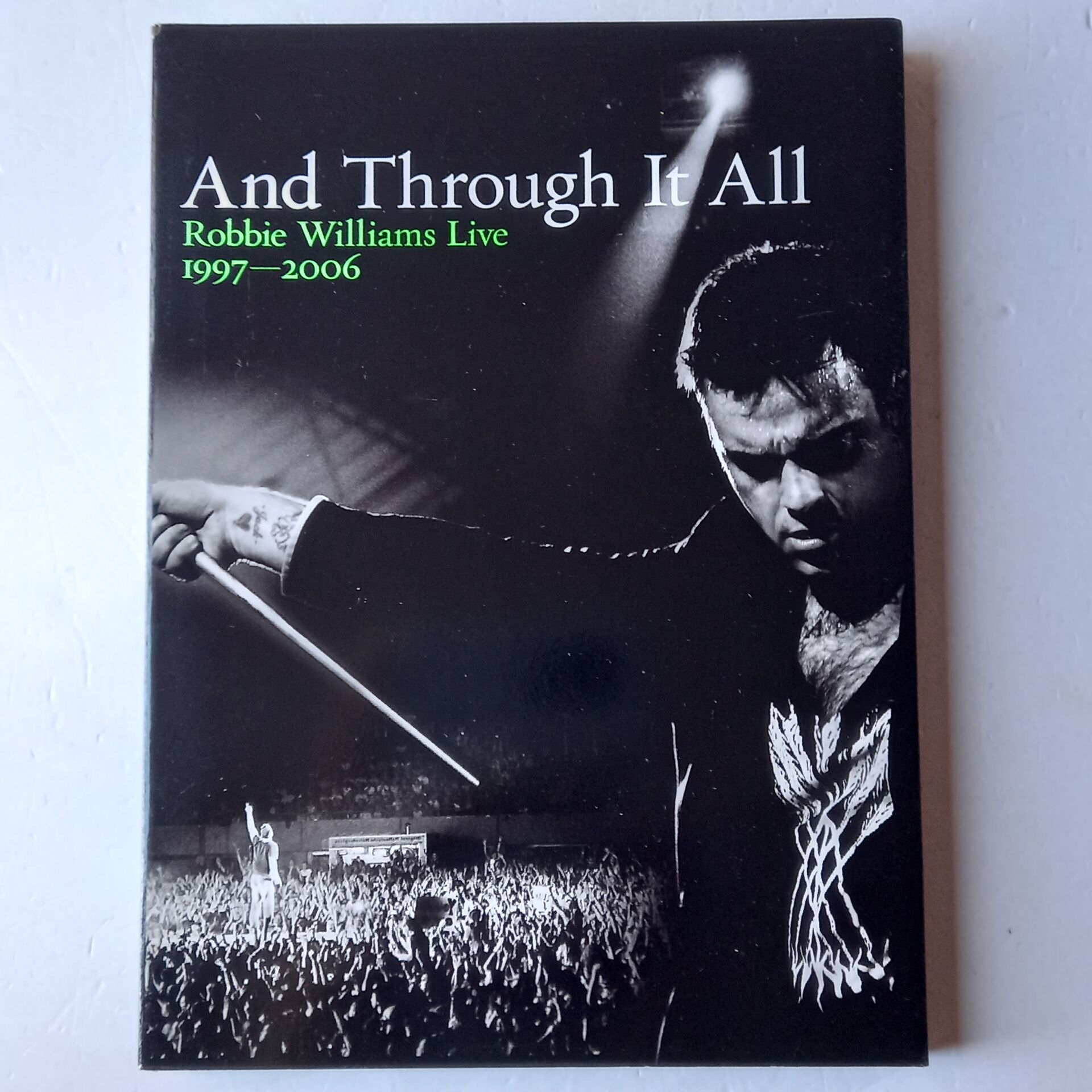 ROBBIE WILLIAMS – AND THROUGH IT ALL: ROBBIE WILLIAMS LIVE 1997-2006 (2006) - 2DVD 2.EL