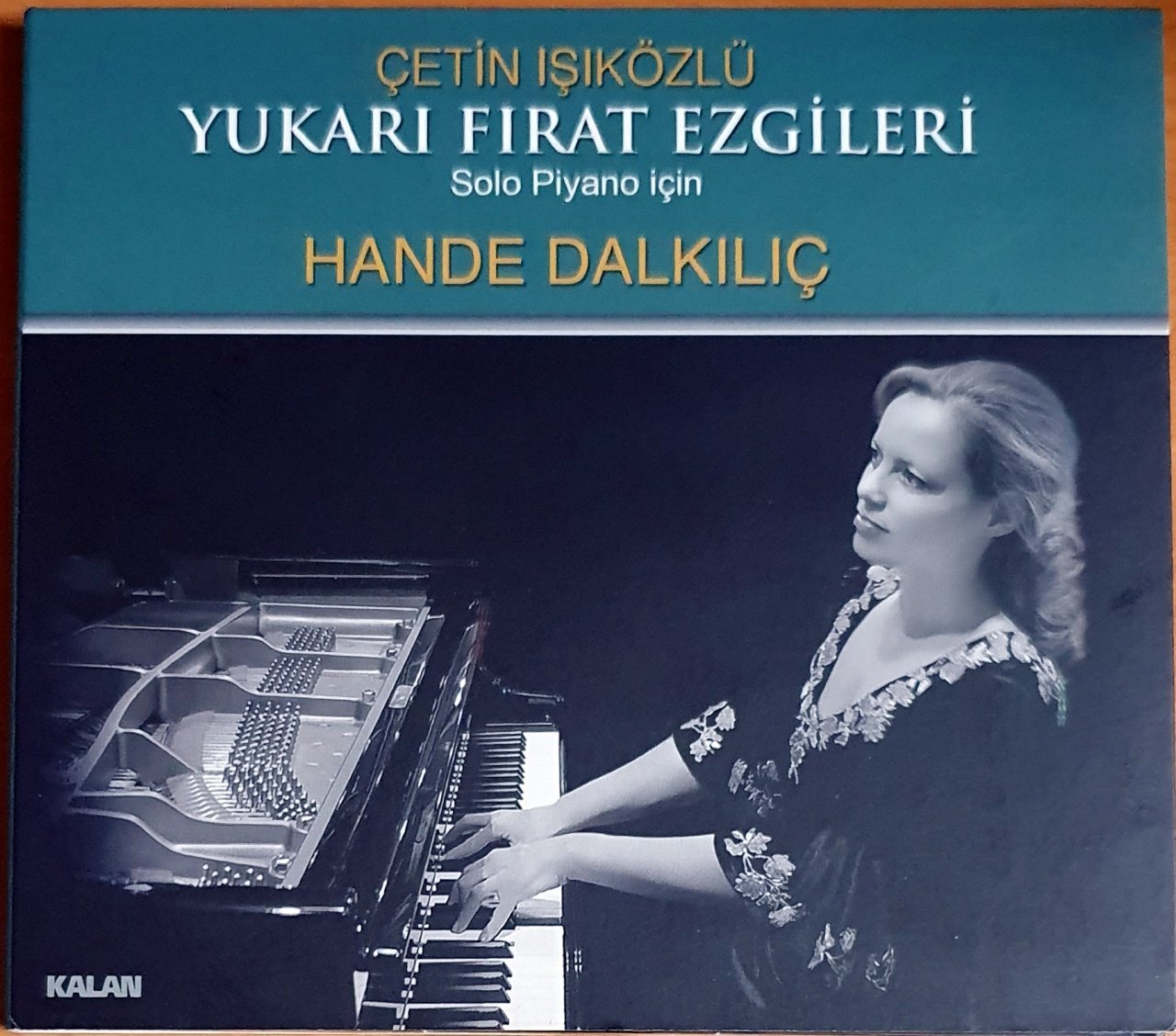 ÇETİN IŞIKÖZLÜ - YUKARI FIRAT EZGİLERİ / SOLO PİYANO İÇİN / HANDE DALKILIÇ (2013) - CD KALAN MÜZİK 2.EL