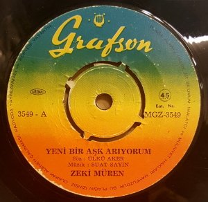 ZEKİ MÜREN - YENİ BİR AŞK ARIYORUM / ESKİ DOST DÜŞMAN OLMAZ -  7'' 45 DEVİR KAPAKSIZ 2.EL 45LİK PLAK