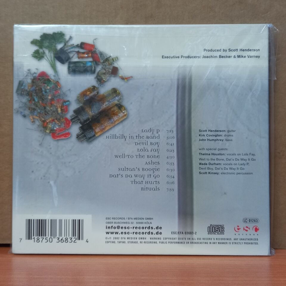SCOTT HENDERSON - WELL TO THE BONE (2002) - CD 2.EL
