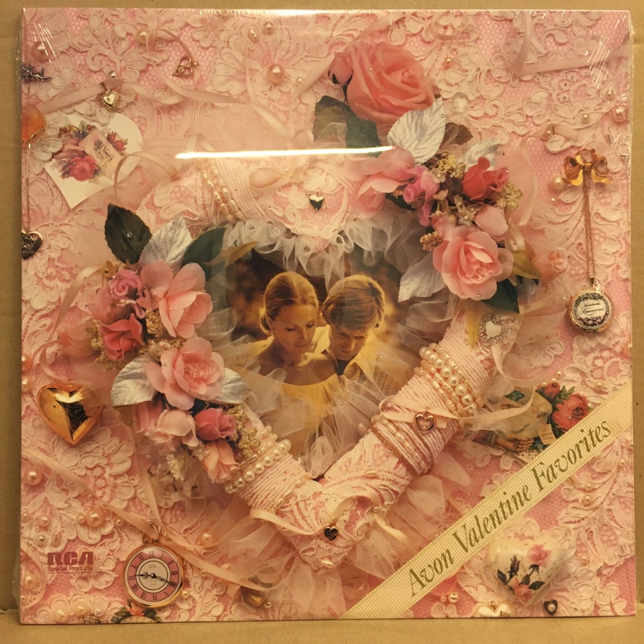 AVON VALENTINE FAVORITES, TONY BENNETT, KENNY ROGERS, ELVIS PRESLEY, JOSE FELICIANO, PERRY COMO (1987) ROMANTİK SIFIR PLAK
