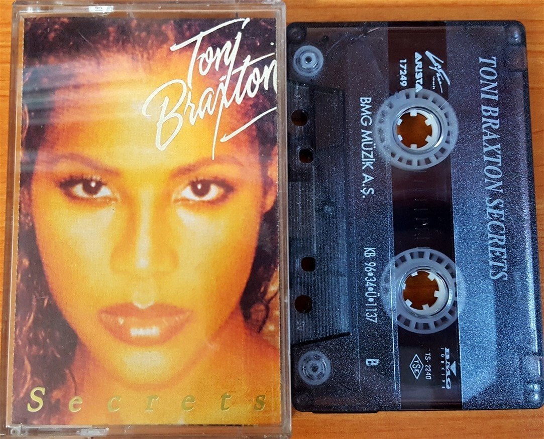 TONI BRAXTON - SECRETS (1996) BMG CASSETTE MADE IN TURKEY ''USED''