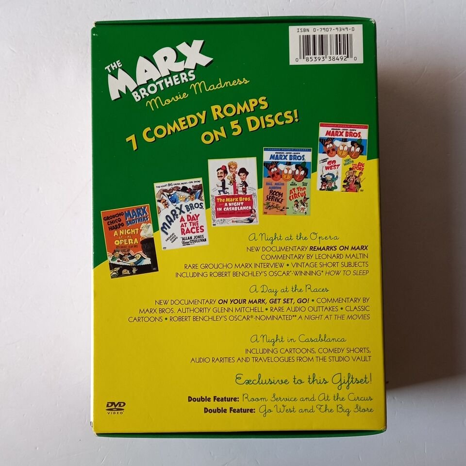 THE MARX BROTHERS COLLECTION - A NIGHT AT THE OPERA / A DAY AT THE RACES / A NIGHT IN CASABLANCA / ROOM SERVICE / AT THE CIRCUS / GO WEST / THE BIG STORE - BOX SET 7 DVD 1.BÖLGE 2.EL