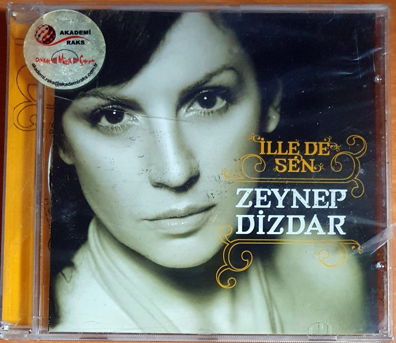 ZEYNEP DİZDAR - İLLE DE SEN (2005) - CD SIFIR