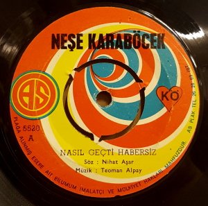 NEŞE KARABÖCEK - NASIL GEÇTİ HABERSİZ / SEVMEKTEN KİM USANIR - 7'' 45 DEVİR KAPAKSIZ 2.EL 45LİK PLAK