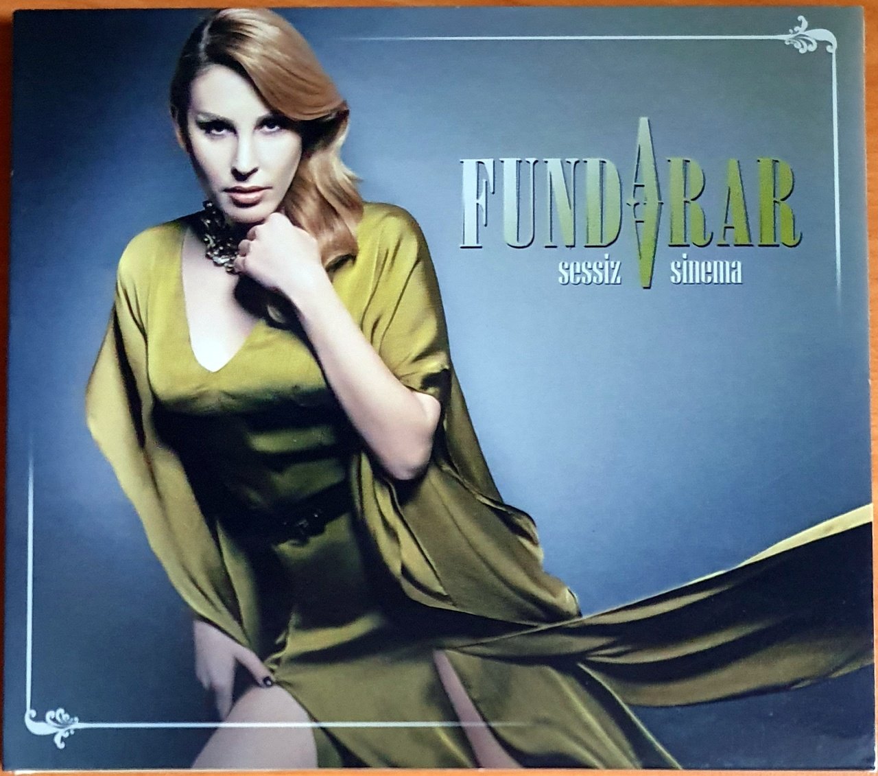 FUNDA ARAR - SESSİZ SİNEMA (2012) - CD 2.EL