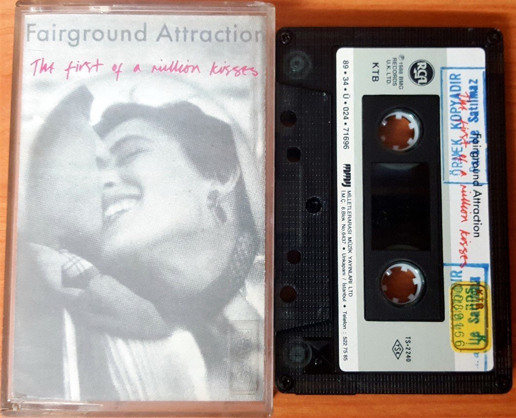 FAIRGROUND ATTRACTION - THE FIRST OF A MILLION KISSES (1989) MMY CASSETTE MADE IN TURKEY ''USED''