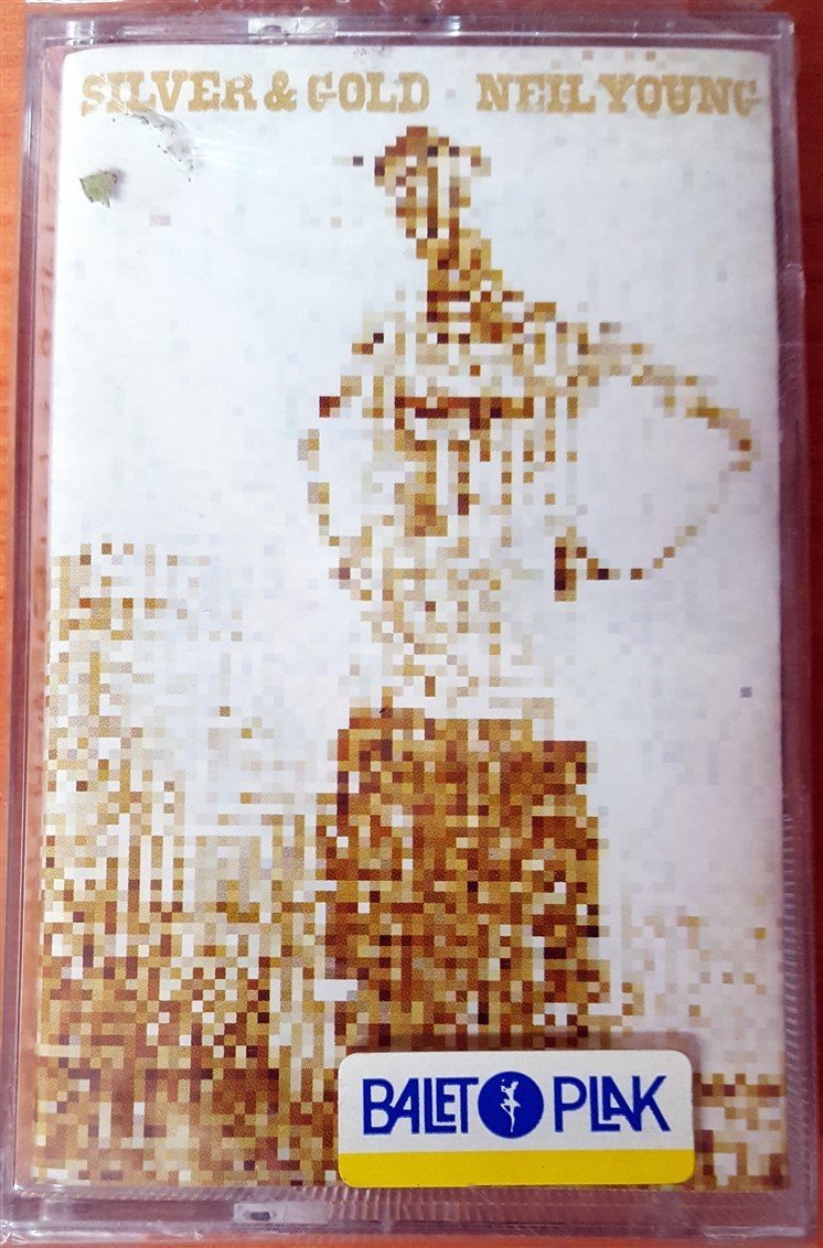 NEIL YOUNG - SILVER & GOLD CASSETTE ''NEW''
