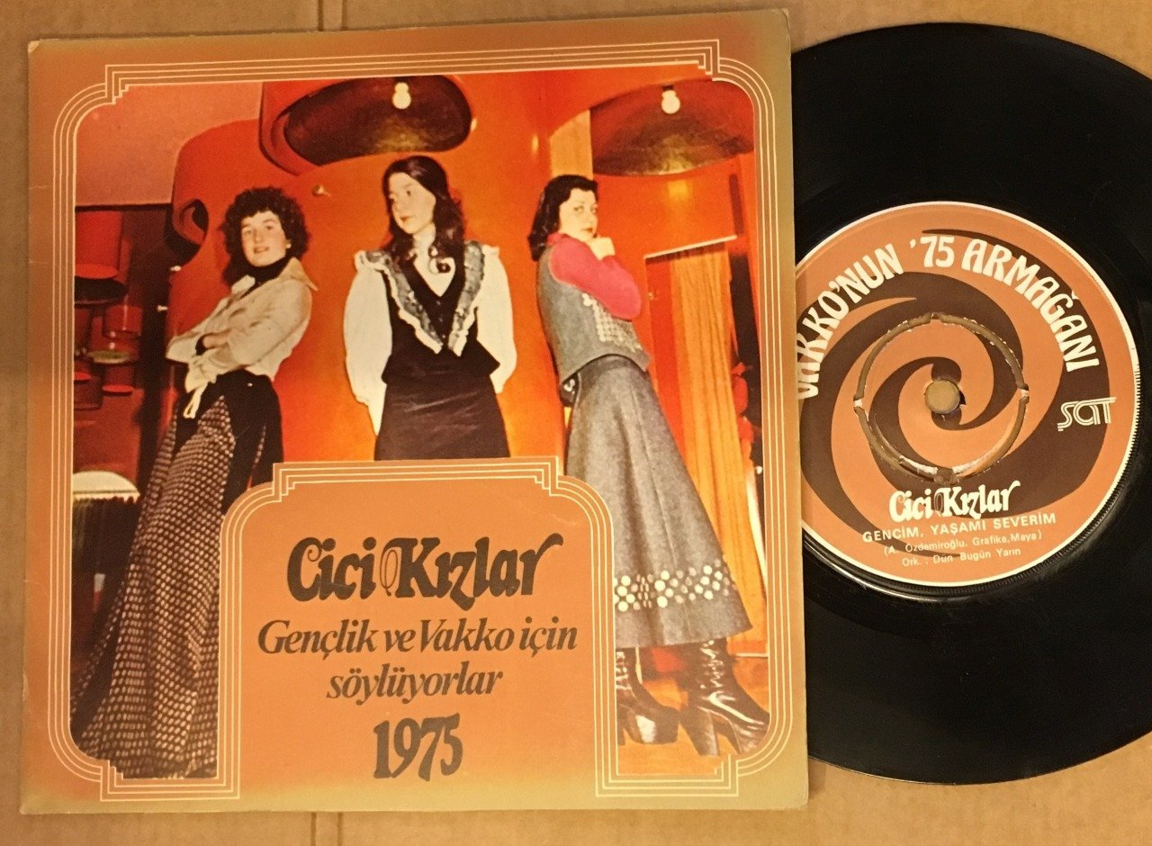 CİCİ KIZLAR - GENCİM, YAŞAMI SEVERİM / DELİ GÖNLÜM 7'' 45 DEVİR