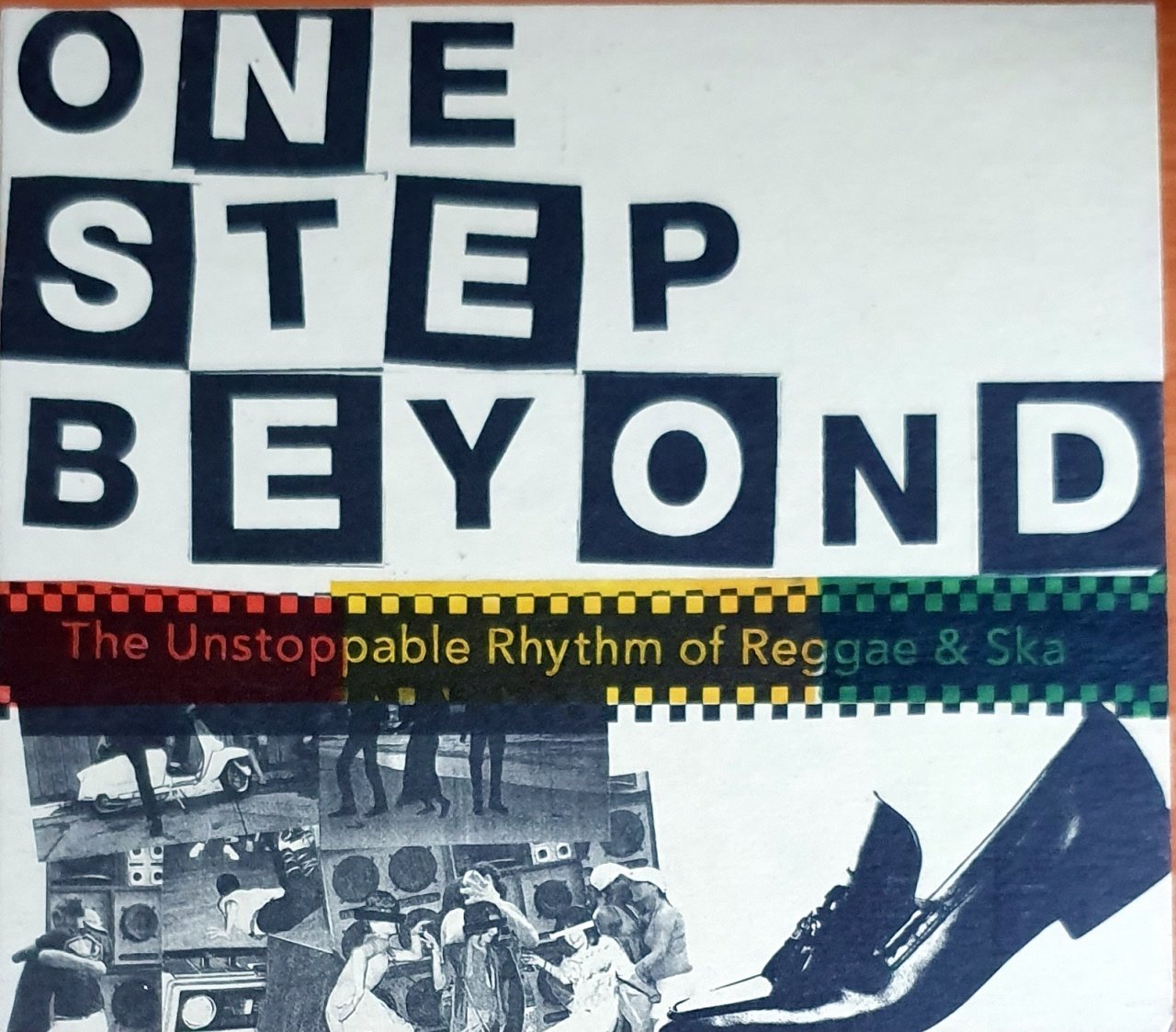 ONE STEP BEYOND / THE UNSTOPPABLE RHYTHM OF REGGAE & SKA / UB40, THE SPECIALS, JIMMY CLIFF, PETER TOSH, MADNESS (2008) - CD STARBUCKS ENTERTAINMENT 2.EL