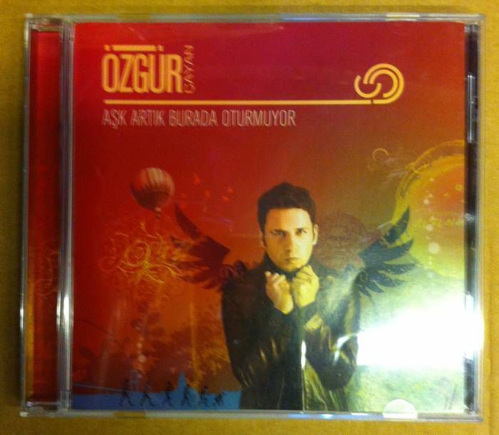 ÖZGÜR ÇAYAN - AŞK ARTIK BURDA OTURMUYOR CD 2.EL